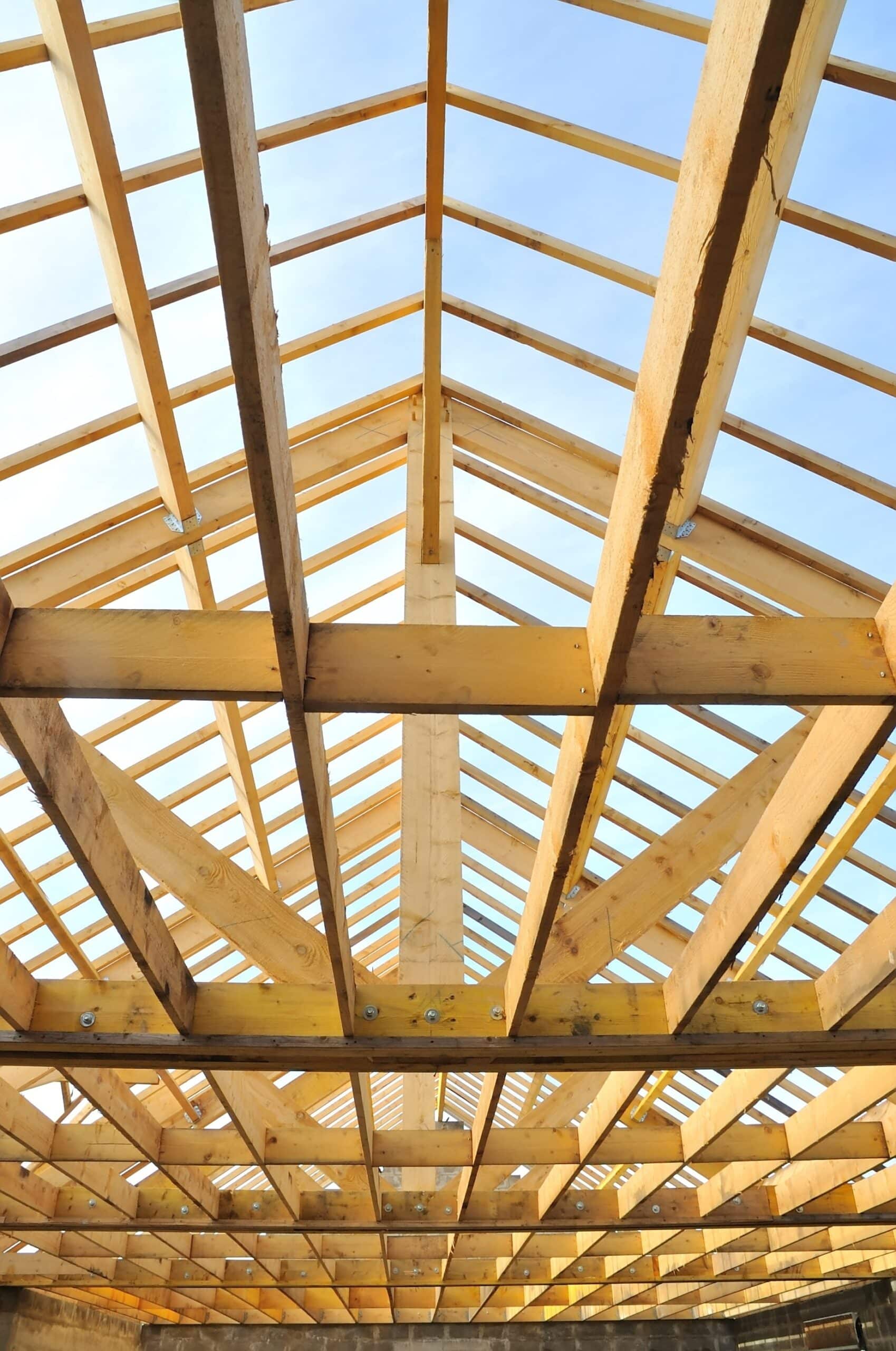 Maison Moderne : Plans, Construction, Architecture Maison moderne en construction (brique et béton brut) superposée à un plan d'architecture technique coté.